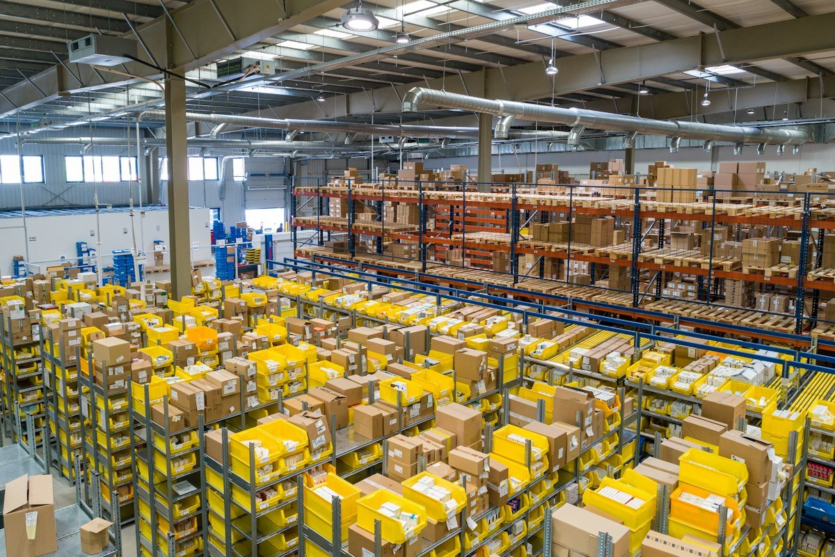 Commercial freight loading facility and logistics coordination